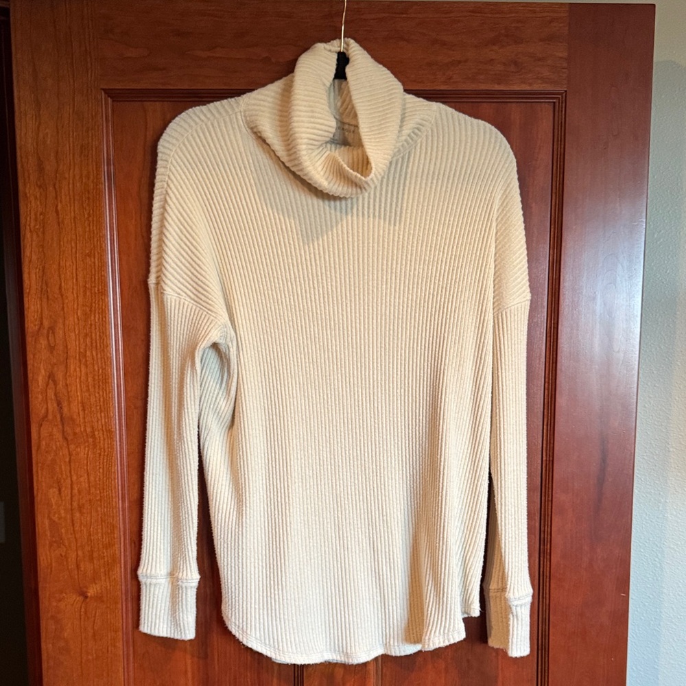 American Eagle Outfitters Cream Turtleneck Sweater